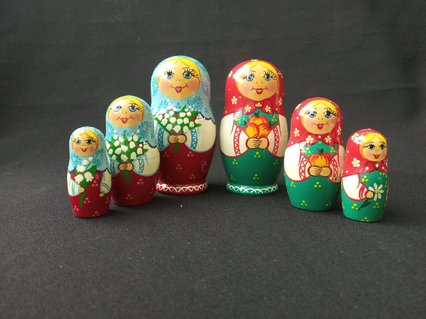 Matryoshka Nesting Dolls with Apples 3 Places