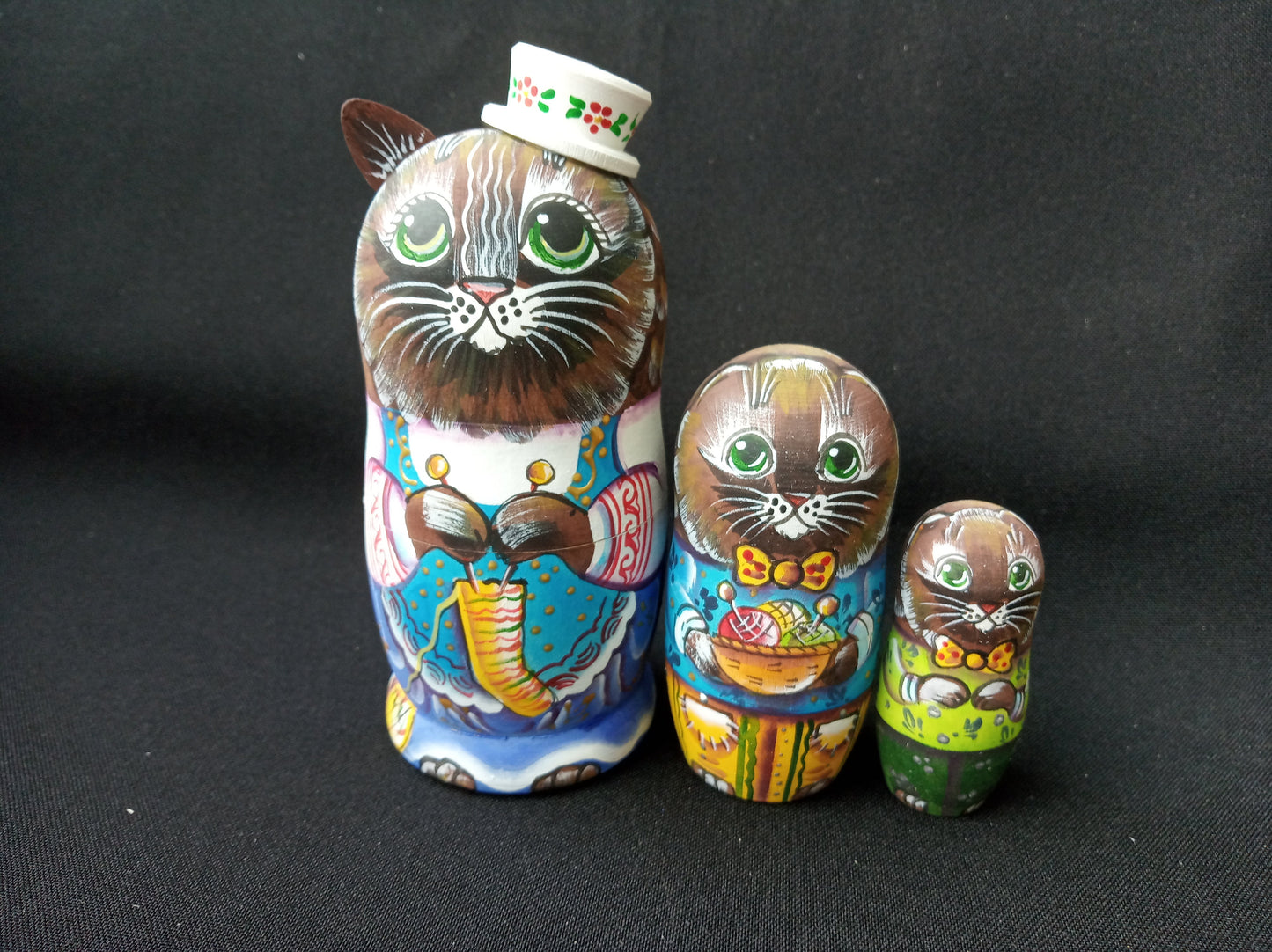 Russian Dolls N esting Cat