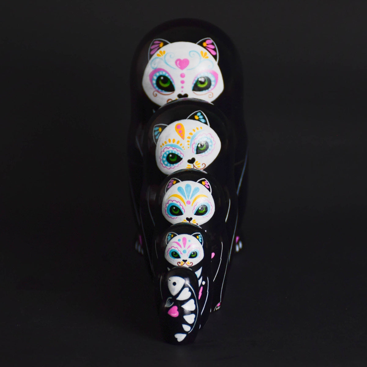 Decorative wooden cat nesting figures