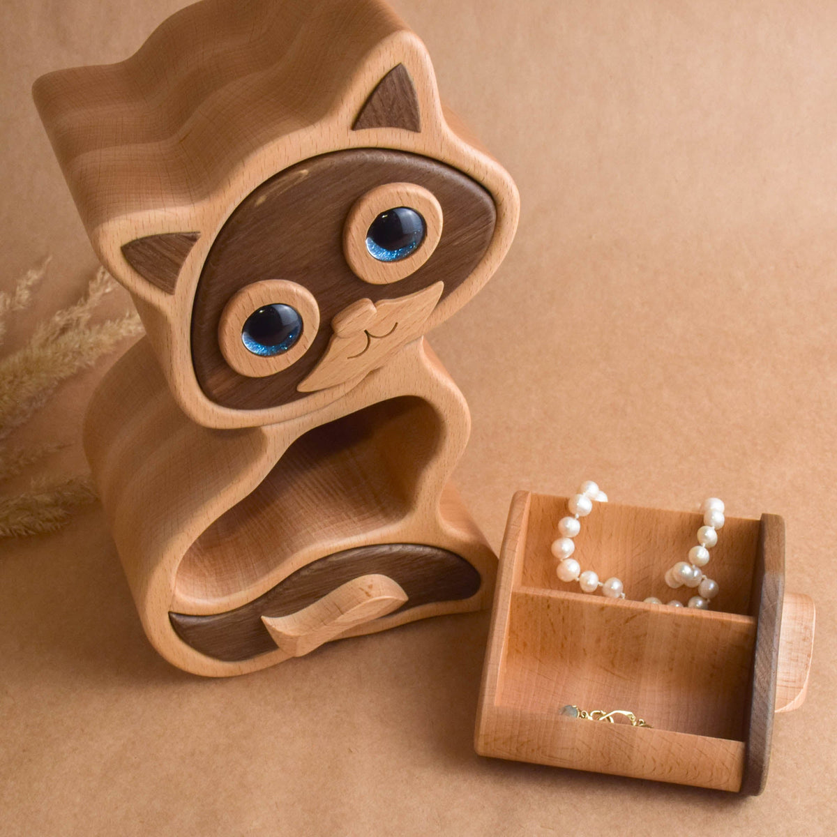 Cat-shaped jewelry organizer made from solid wood