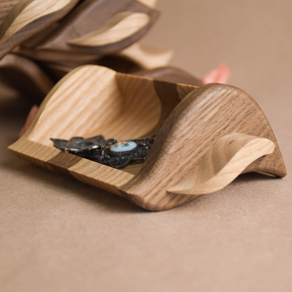 Leaf-shaped drawer jewelry organizer in ash and oak