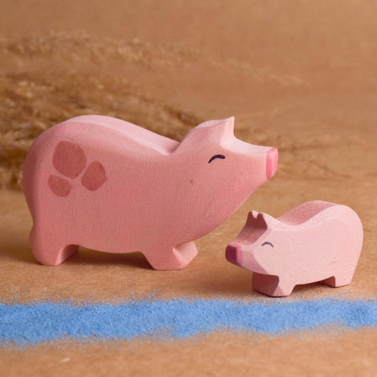 Wooden Farm Animal Figures Set Pig and Piglet Children Toys Handmade Montessori Materials