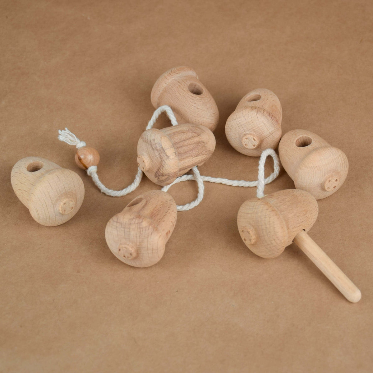 Acorns Lacing Toy