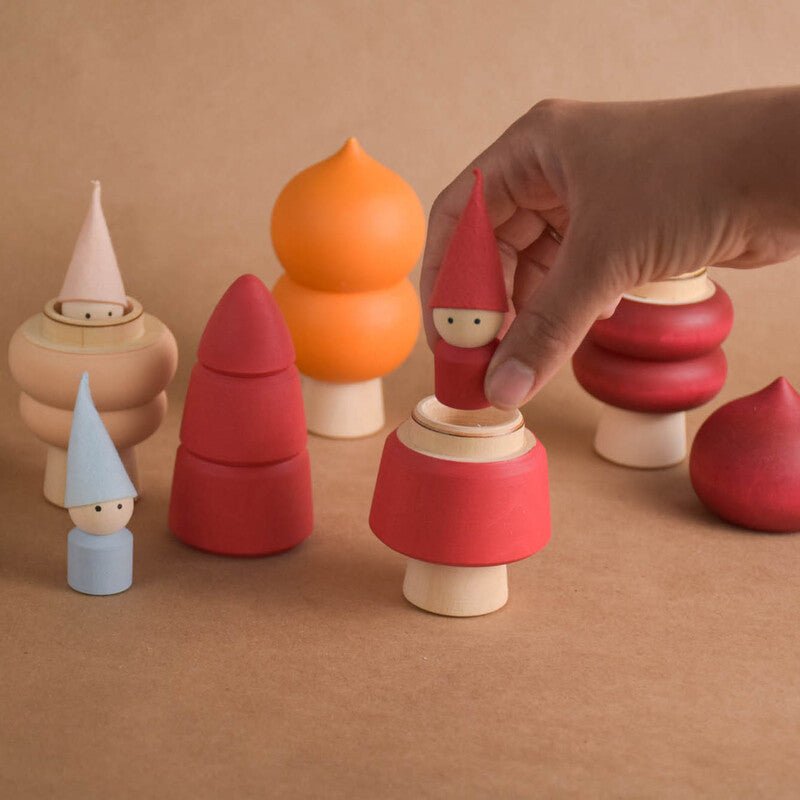 Opening wooden tree figures with small peg dolls
