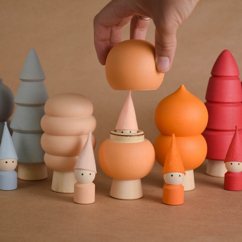 Opening wooden tree figures with small peg dolls