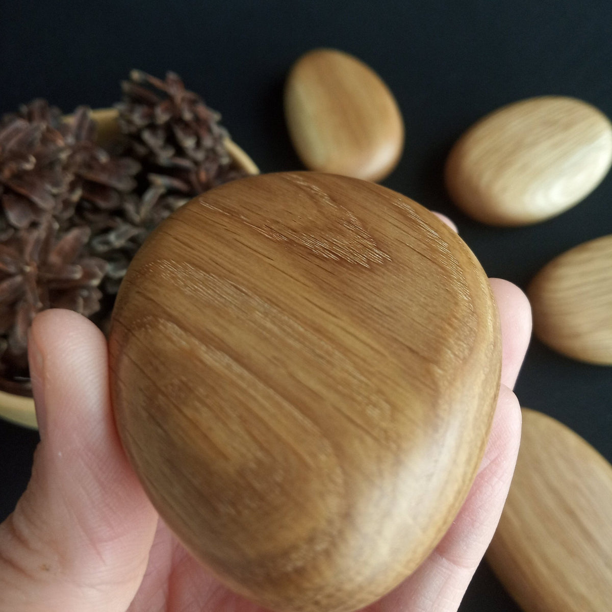 Pedunculate oak wood pebbles for stacking and balancing