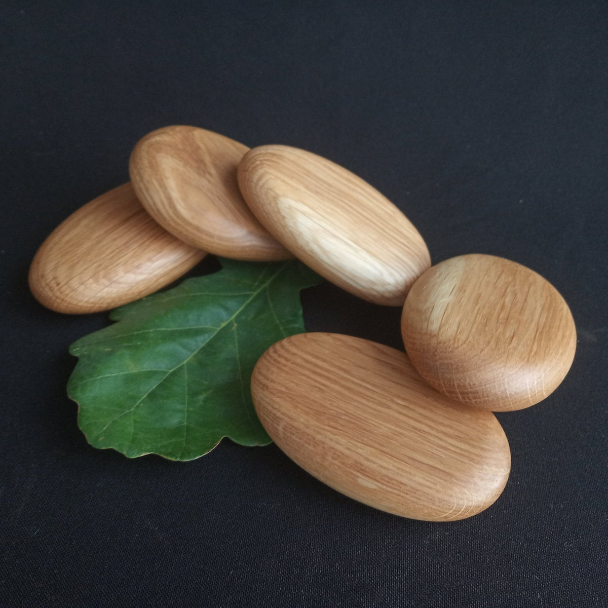 Pedunculate oak pebble-shaped wooden blocks