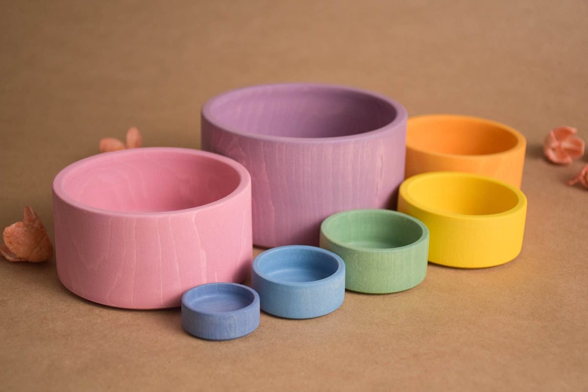 Pastel wooden nesting bowl set