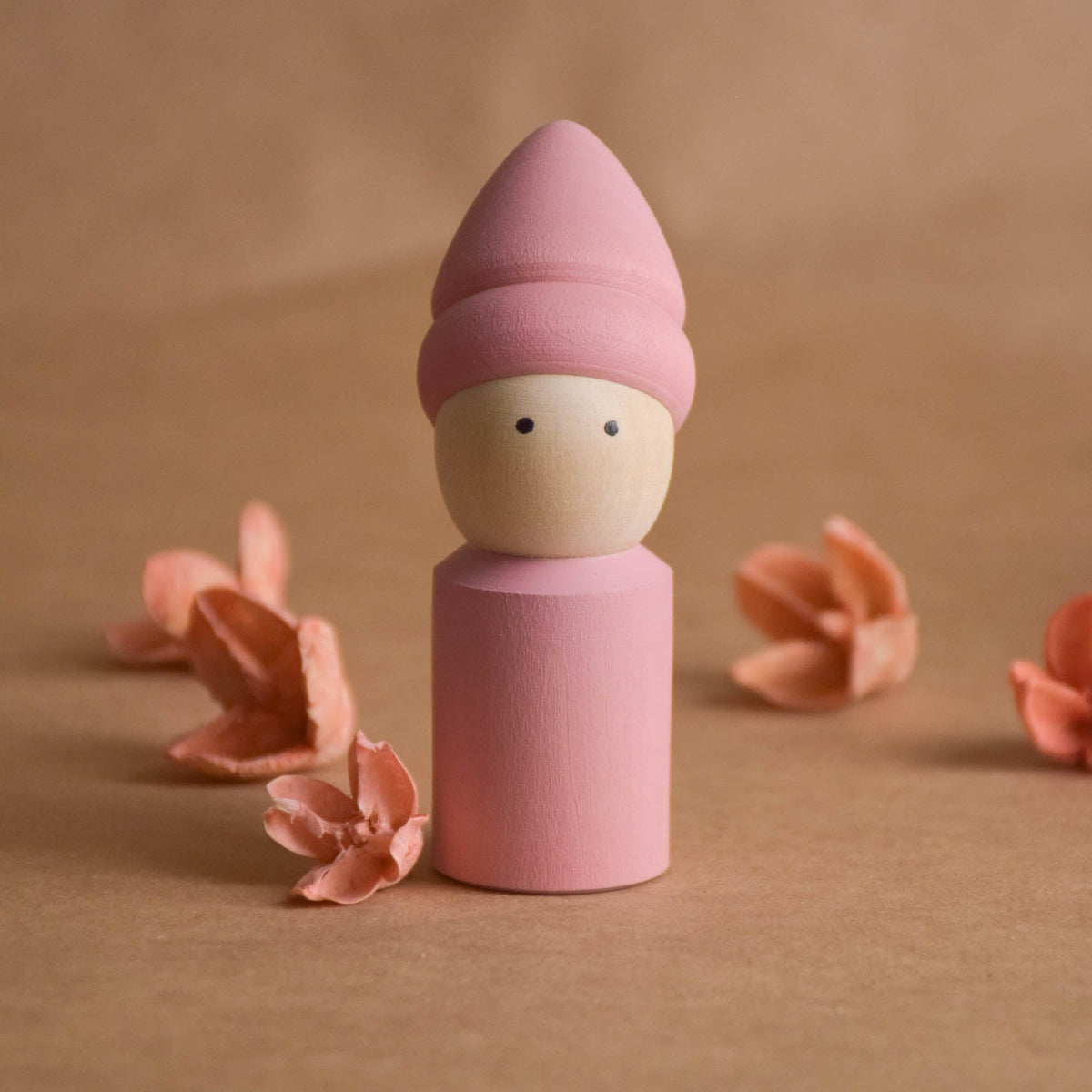 Pastel-hat wooden peg doll figures