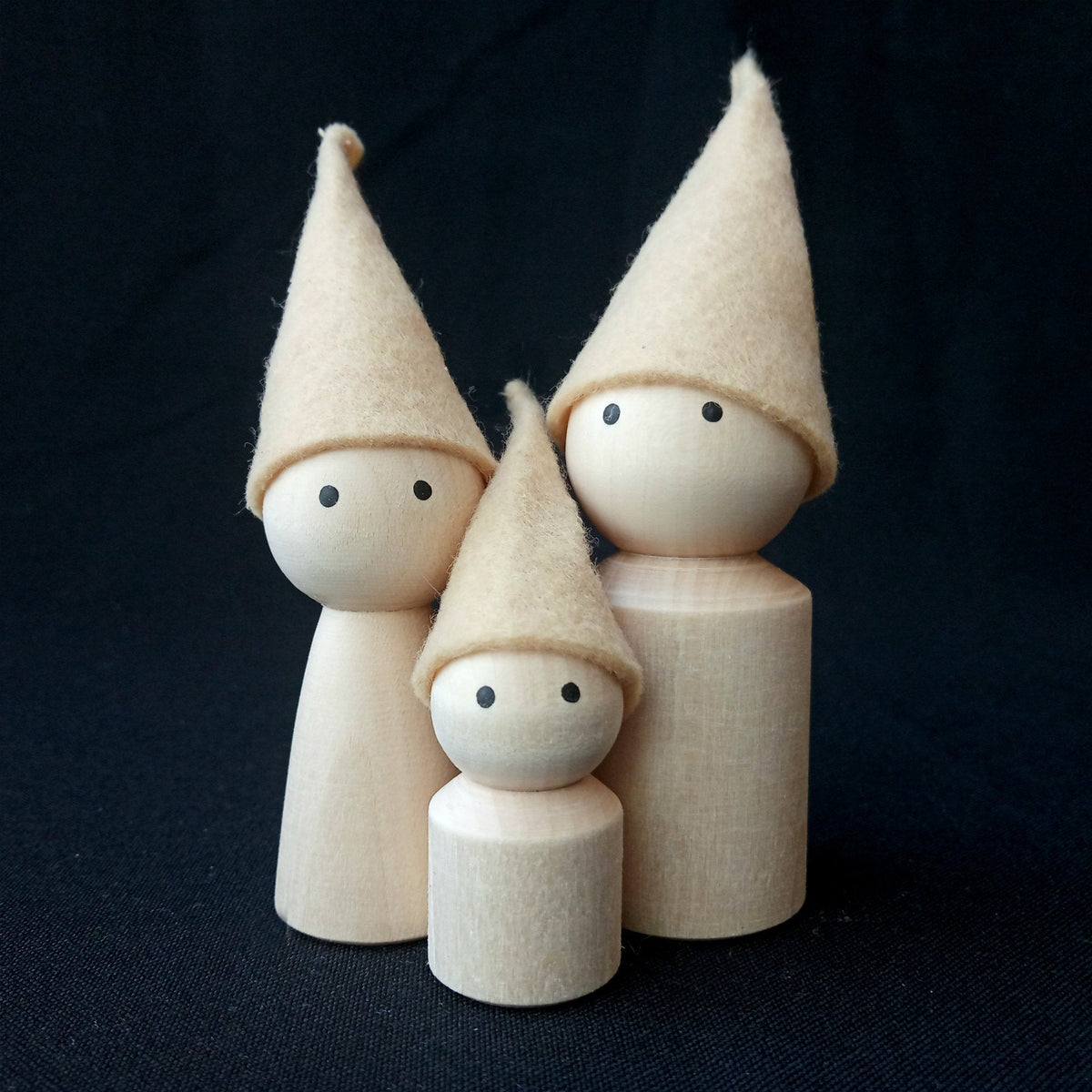 Wooden peg doll family with felt hats